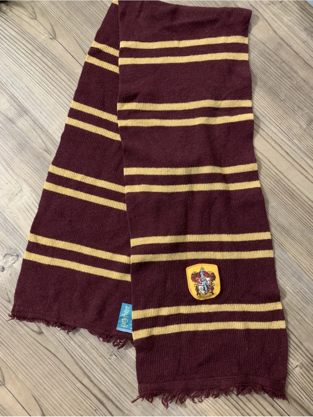 Harry Potter Hogwarts Gryffindor 100% Wool Scarf Warm Winter Clothing 11” x 62”